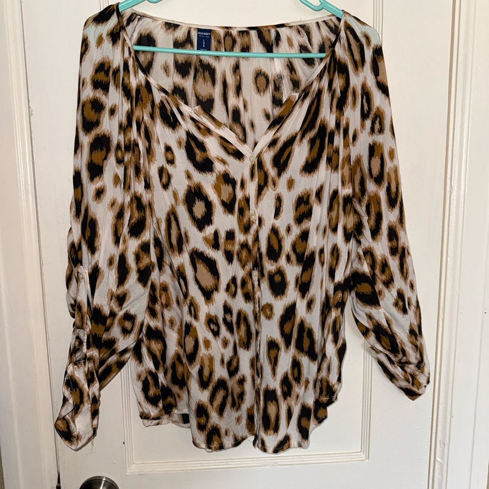 Old Navy Brown and Black Leopard Print Blouse. Great condition. Size L